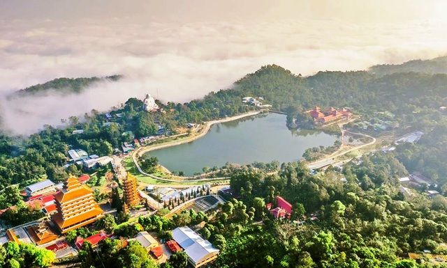 Số hóa thu phí tại Khu du lịch quốc gia Núi Sam - Bước tiến hướng đến du lịch thông minh
