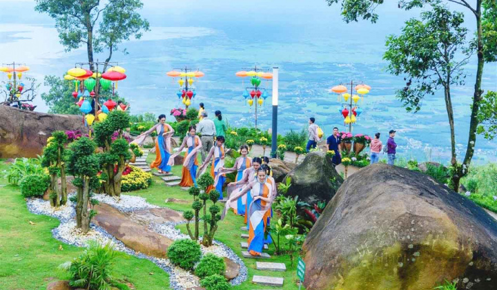 Sức bật mới cho du lịch Tây Ninh trong mùa lễ hội cuối năm