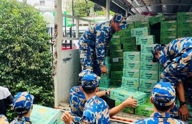 Vinamik hỗ trợ hàng trăm nghìn sản phẩm dinh dưỡng đến người dân vùng lũ miền Trung và Tây Nguyên