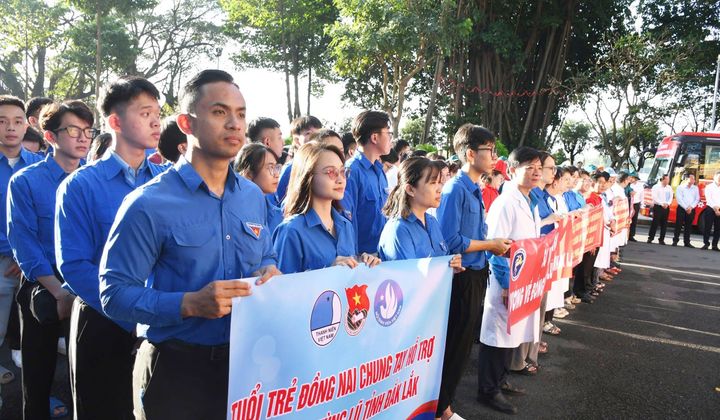 Gần 300 y bác sĩ, cán bộ Đồng Nai lên đường chung sức cùng Đắk Lắk vượt bão lũ