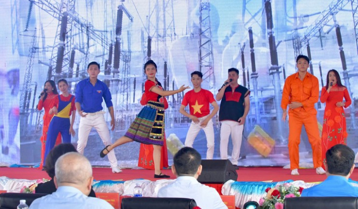 Khẩn trương phát động các đợt thi đua cao điểm, tăng tốc hoàn thành mục tiêu năm 2025