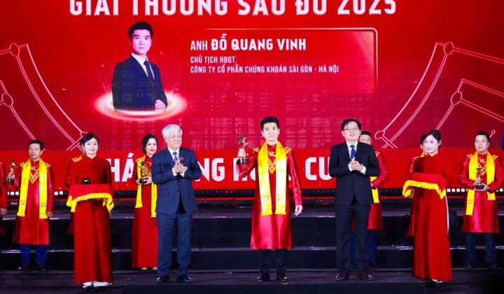 Doanh nhân Đỗ Quang Vinh được vinh danh TOP 10 Giải thưởng Sao Đỏ 2025
