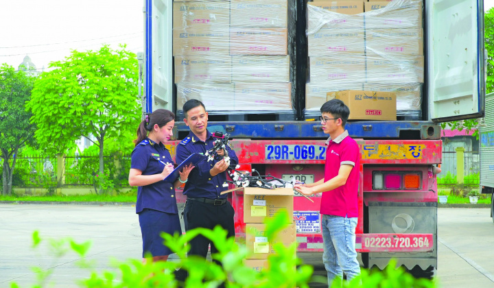 Tăng cường công tác chống buôn lậu, gian lận thương mại và hàng giả trước Tết Bính Ngọ 2026