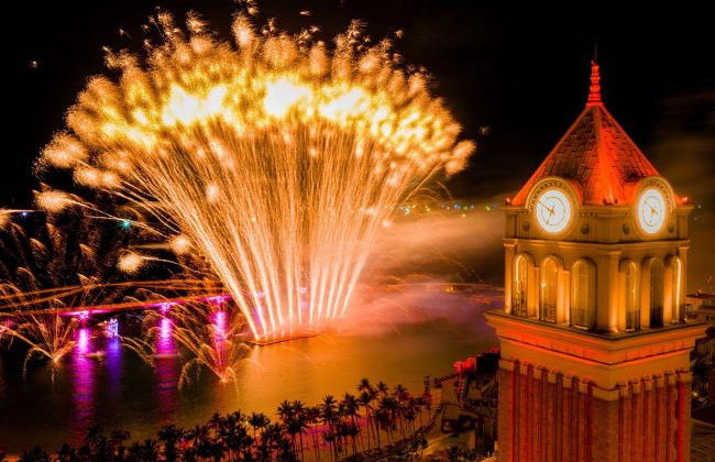 Du khách ngỡ ngàng: Phú Quốc là hòn đảo duy nhất thế giới có hai màn pháo hoa mỗi tối