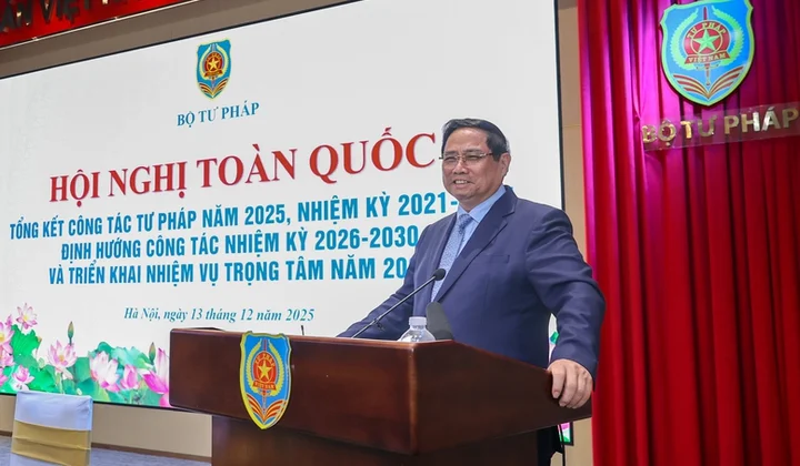 Chuyển từ "quản lý bằng pháp luật" sang "kiến tạo thể chế phát triển"