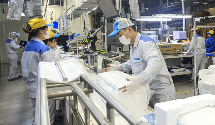 Vietnam’s economy maintains momentum despite dual shocks in first 11 months