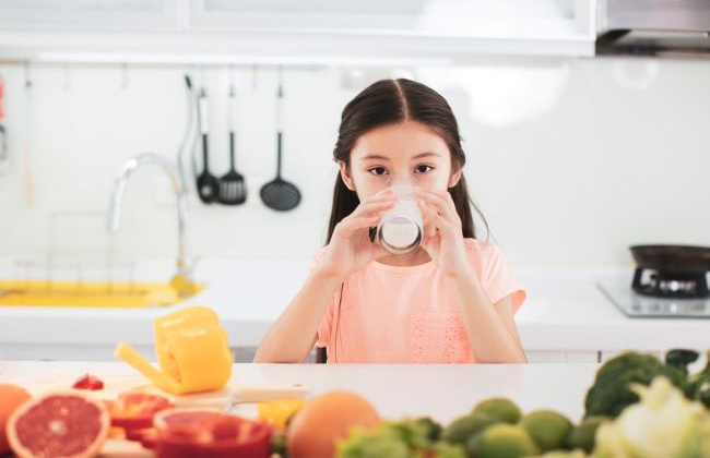 Trẻ biếng ăn: Dùng Vinamilk Probi Cam hằng ngày có hỗ trợ con ăn ngon?