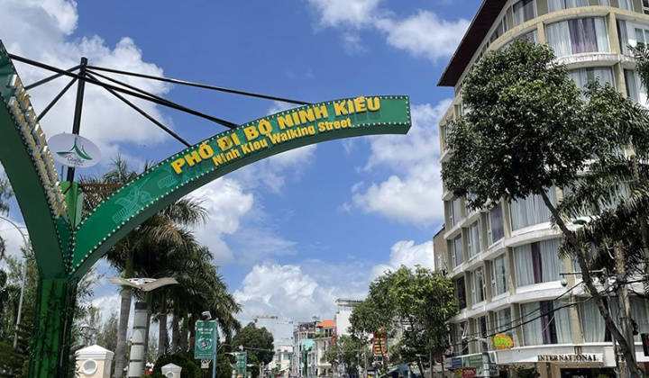 Phố đi bộ Ninh Kiều trở lại đầy sức sống