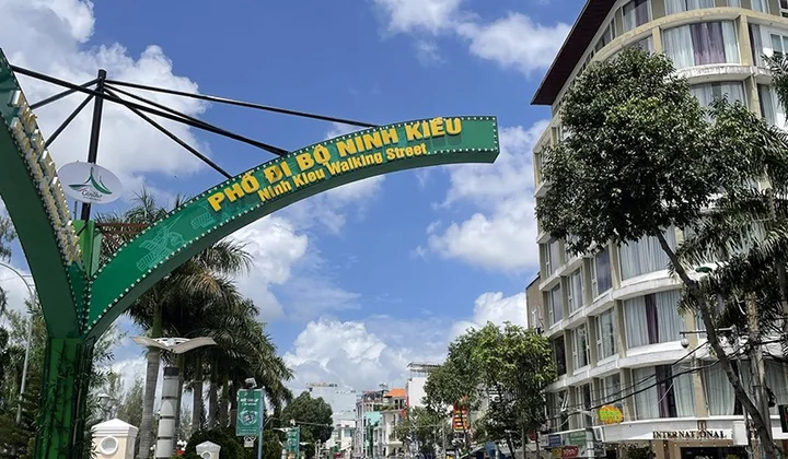 Phố đi bộ Ninh Kiều trở lại đầy sức sống