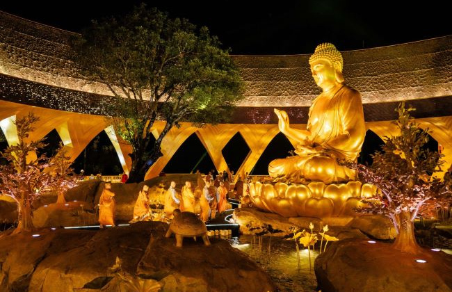 Hơn 450 Tăng Ni dự lễ An vị Tôn tượng Phật Câu Na Hàm Mâu Ni trên núi Bà Đen