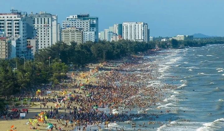 Sầm Sơn tiếp tục là điểm đến du lịch hấp dẫn, thân thiện