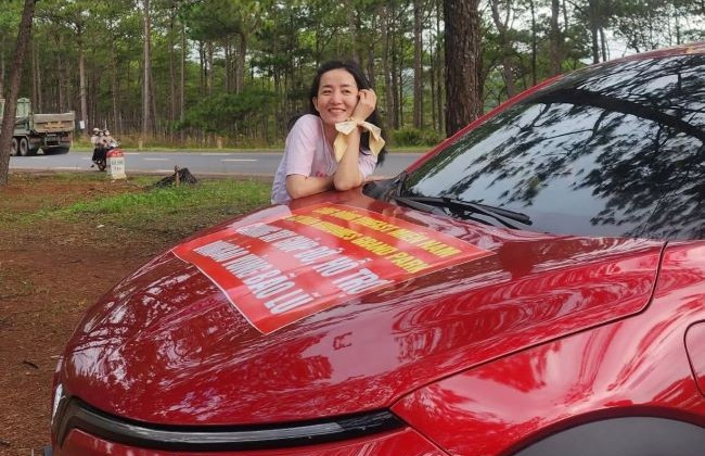 Nữ CEO lan tỏa việc thiện trong hành trình 15 giờ cùng VF 6