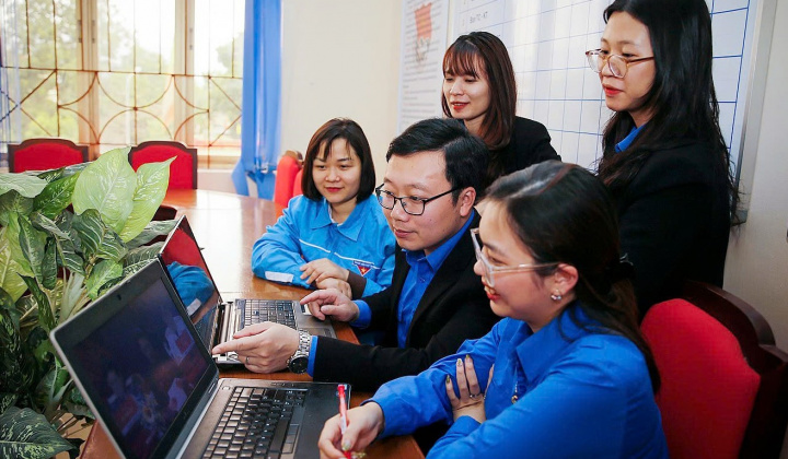 Xây dựng ‘Thế trận lòng dân’ trên không gian mạng trong bảo vệ nền tảng tư tưởng của Đảng hiện nay