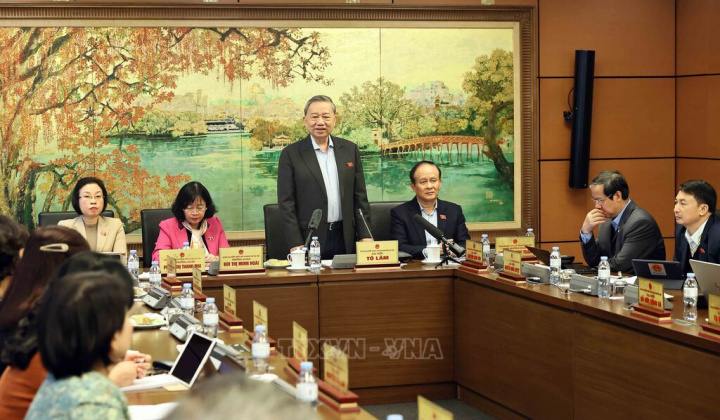 Tổng Bí thư yêu cầu 'đi sau thì phải đi tắt, đón đầu về khoa học công nghệ'