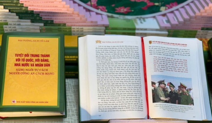 Tuyệt đối trung thành với Tổ quốc, với Đảng, Nhà nước và Nhân dân - Sáng ngời tư cách người Công an cách mạng