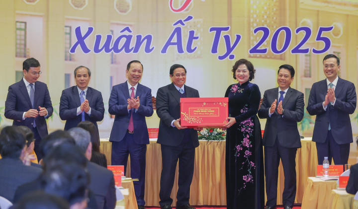 Ngành ngân hàng đẩy mạnh ứng dụng KHCN, chuyển đổi số, giảm chi phí để giảm lãi suất cho vay