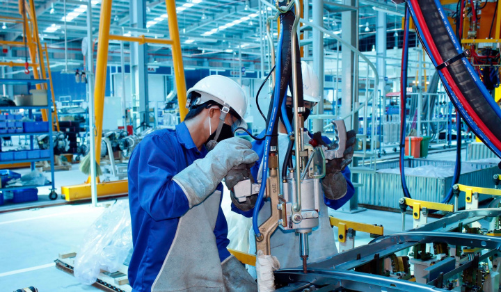 Tasks and solutions on labour, meritorious people and social affairs be implemented coincidently, elastically and efficiently