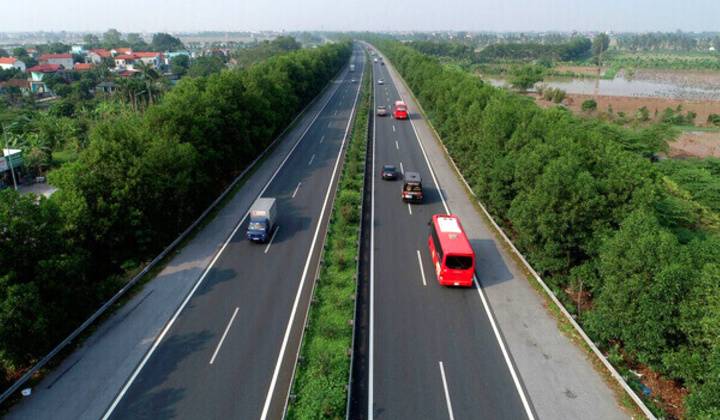 Trong năm 2025, cả nước có ít nhất 3.000 km cao tốc và 1.000 km đường ven biển