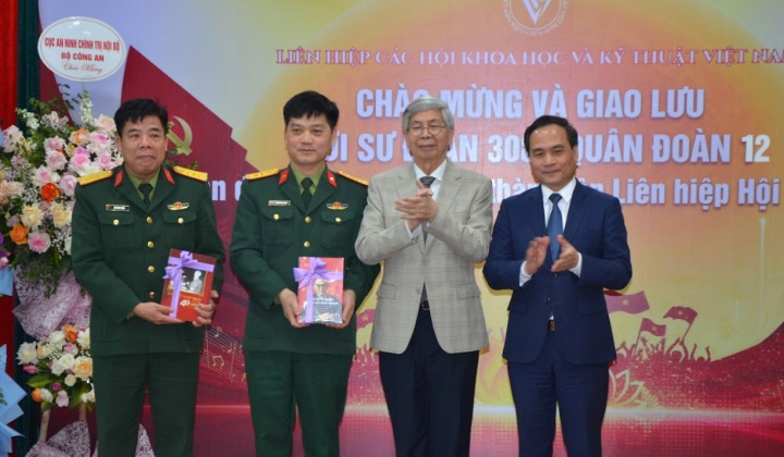 Liên hiệp Hội Việt Nam kỷ niệm 42 năm ngày thành lập và giao lưu với Sư đoàn 308