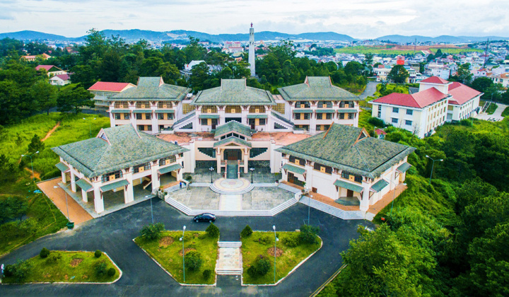 Phát triển Trường Đại học Tây Nguyên và Trường Đại học Đà Lạt là hai trung tâm đào tạo chất lượng cao
