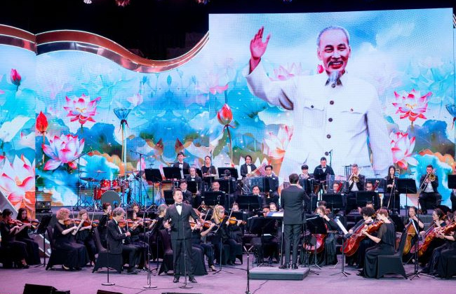 Đà Nẵng: Chương trình nghệ thuật 'Đảng trong mùa xuân đại thắng' với những xúc cảm chạm tới trái tim