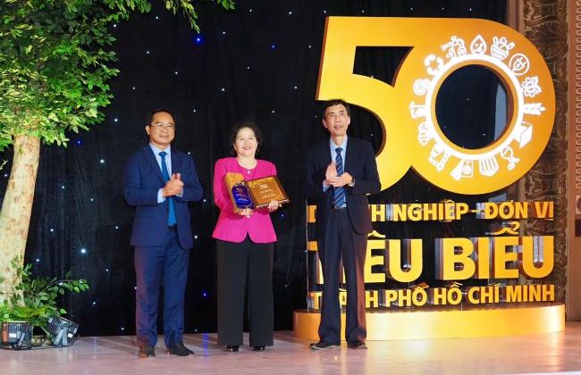 Vinamilk được vinh danh là doanh nghiệp tiêu biểu của TP.HCM nhân dịp kỷ niệm 50 năm thống nhất đất nước