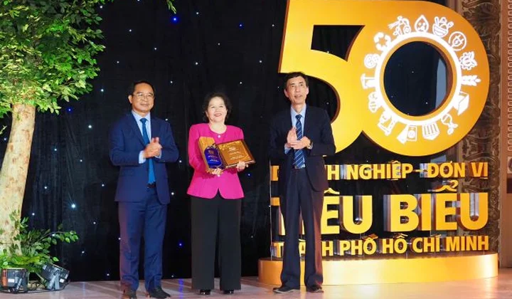 Vinamilk được vinh danh là doanh nghiệp tiêu biểu của TP.HCM nhân dịp kỷ niệm 50 năm thống nhất đất nước
