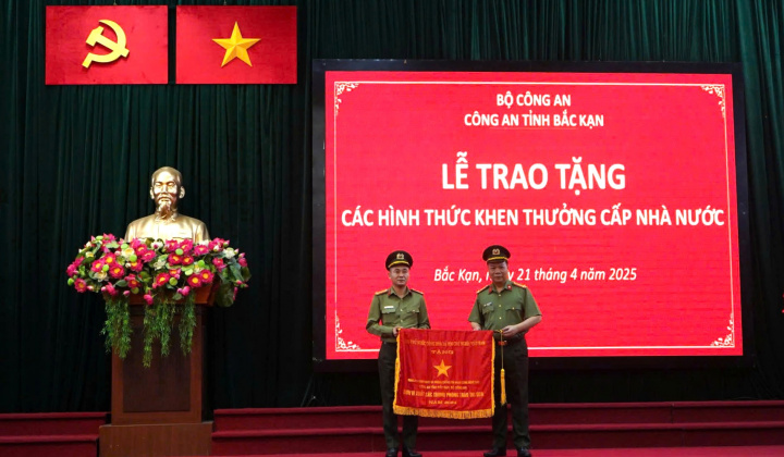 Công an tỉnh Bắc Kạn khen thưởng cấp Nhà nước cho tập thể và cá nhân tiêu biểu
