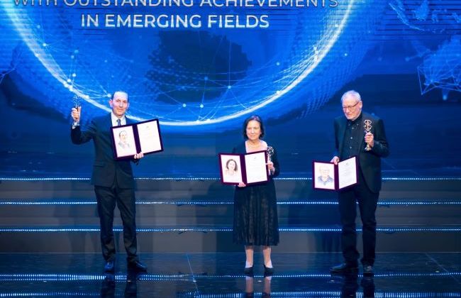 Chủ nhân Giải thưởng VinFuture được vinh danh ở Giải thưởng Breakthrough 2025