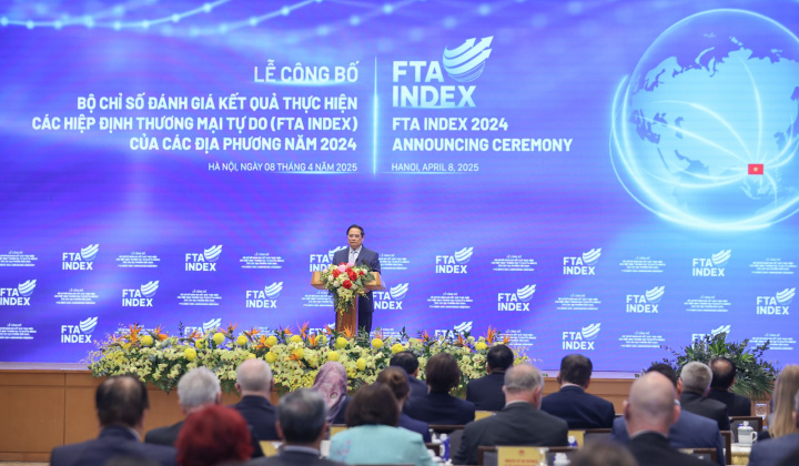 'Hội nhập không chỉ có thảm đỏ và hoa hồng'