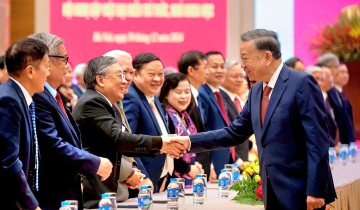 Xây dựng đội ngũ trí thức Việt Nam hiện nay theo tư tưởng Hồ Chí Minh