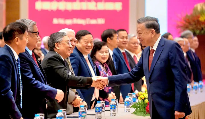 Xây dựng đội ngũ trí thức Việt Nam hiện nay theo tư tưởng Hồ Chí Minh