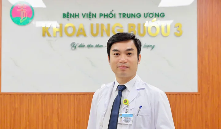 BSCKII. Đinh Ngọc Việt - Khoa Ung bướu 3, Bệnh viện Phổi Trung ương: Màu áo Blouse mãi tỏa sáng trong tim