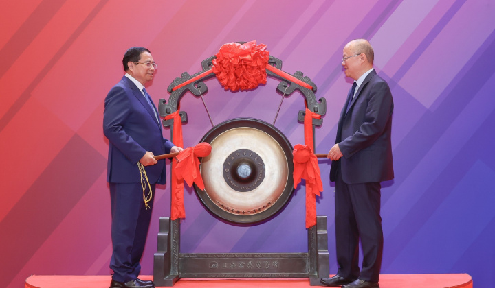 Tiếp cận mô hình phát triển trung tâm tài chính của Thượng Hải