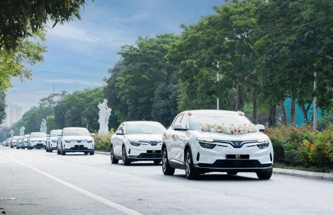 Thuê xe cưới của Green Future: Trào lưu “sống xanh cưới xanh” lên ngôi