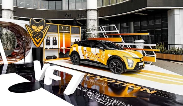 VinFast VF 7 khuấy động Hà Nội với bản độ giới hạn tại sự kiện “Art in Motion”