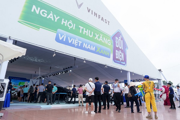 VinFast hút khách với chương trình “Đổi xăng – lấy điện”