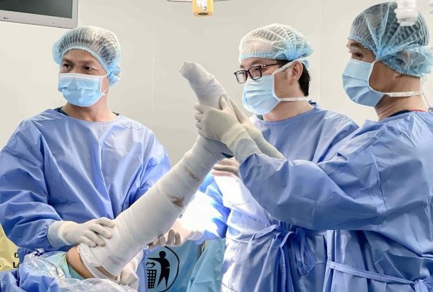 Vinmec Cần Thơ điều trị chấn thương thể thao khớp gối bởi chuyên gia hàng đầu