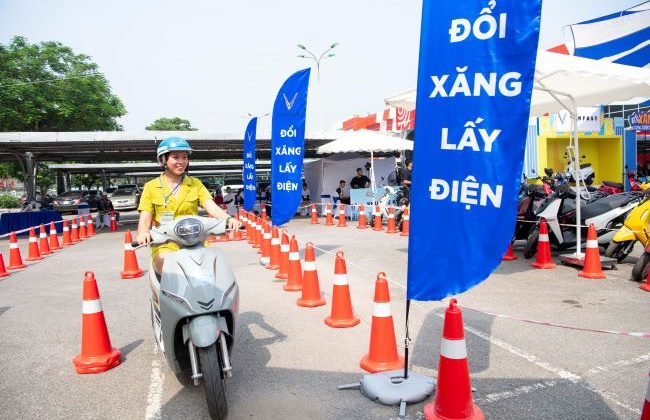 VinFast thúc dẩy chuyển đổi xanh: Xe điện được ưa chuộng tại Hà Nội