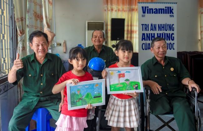 Vinamilk “viết tiếp câu chuyện hòa bình” bằng tranh và hành động