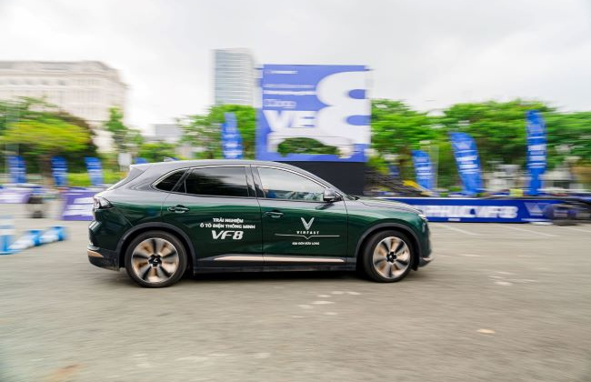 VinFast VF 8 – mẫu xe điện Việt “phủ sóng” trạm sạc, ưu đãi lớn nhất thị trường