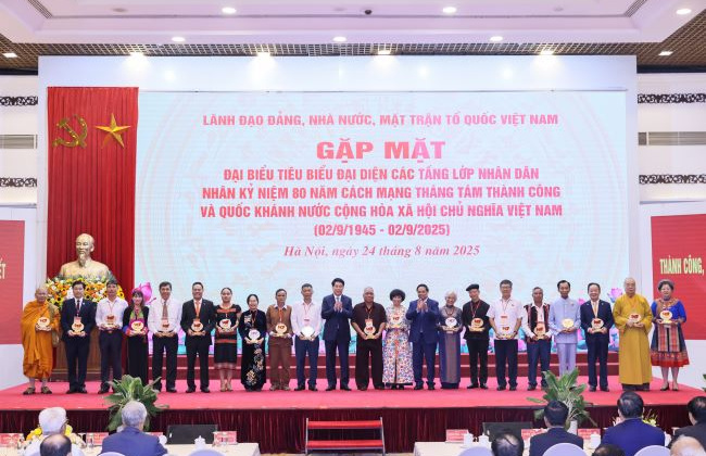 Doanh nhân Đỗ Quang Hiển được vinh danh nhờ thành tích xuất sắc đóng góp cho cộng đồng