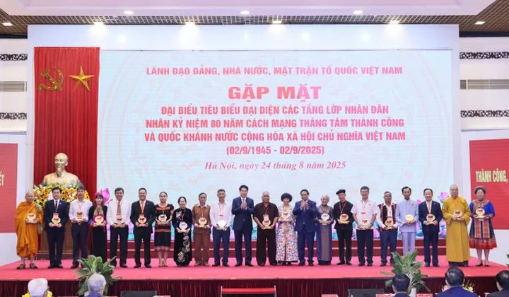 Doanh nhân Đỗ Quang Hiển được vinh danh nhờ thành tích xuất sắc đóng góp cho cộng đồng