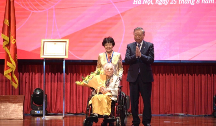 Trao danh hiệu Anh hùng Lao động tặng nguyên Phó Chủ tịch nước Nguyễn Thị Bình