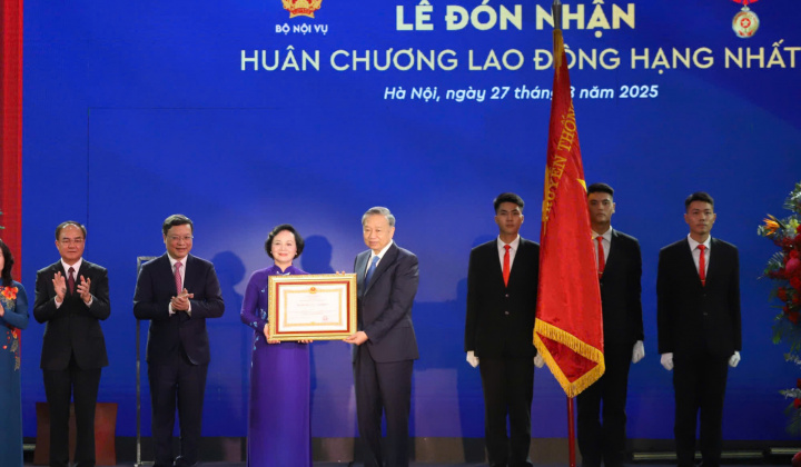 Bộ Nội vụ phải đi đầu, về đích sớm trong việc xây dựng Bộ Nội vụ số, ngành nội vụ số