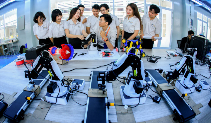 Đưa thể chế thành một lợi thế cạnh tranh trong phát triển KHCN đổi mới sáng tạo và chuyển đổi số