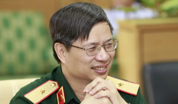 Thiếu tướng, NGƯT,GS.TS.BSCC. Lê Trung Hải: Những dấu ấn đậm sâu cùng hai màu áo