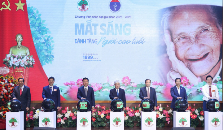 Khởi động Chương trình "Mắt sáng cho người cao tuổi"