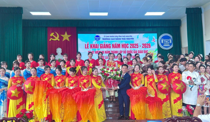 Trường Cao đẳng Thái Nguyên khai giảng năm học mới, gắn với dấu ấn 80 năm Bộ Giáo dục và Đào tạo