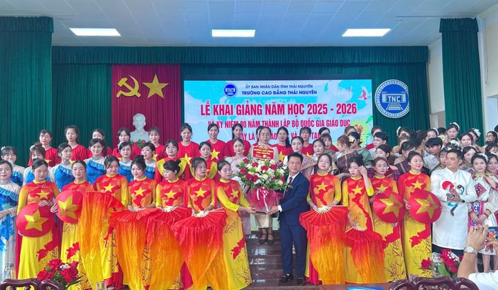 Trường Cao đẳng Thái Nguyên khai giảng năm học mới, gắn với dấu ấn 80 năm Bộ Giáo dục và Đào tạo